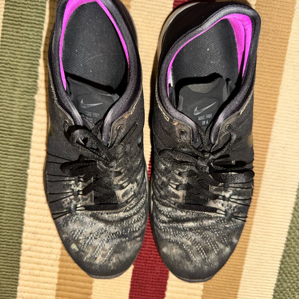 Nike Women's Black Athletic Shoes